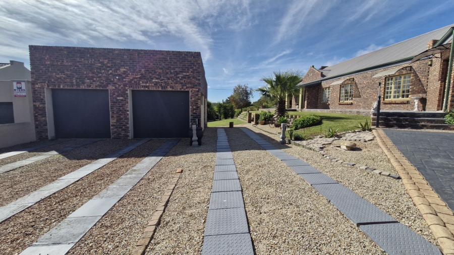5 Bedroom Property for Sale in Middedorp Western Cape